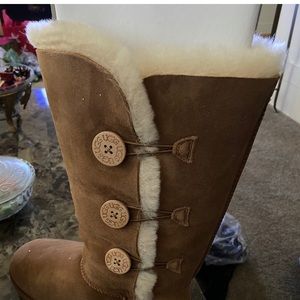 New 3 bailey button uggs